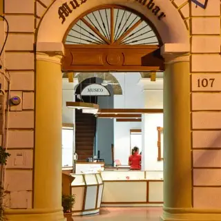 Entrada del museo del ámbar